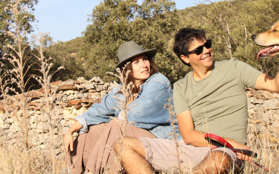 Un chileno y una catalana en el rural de Castilla-La Mancha